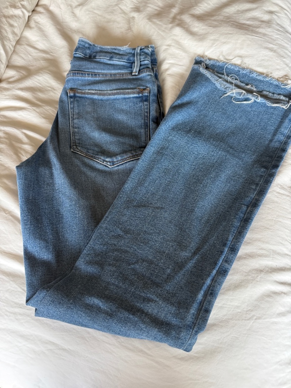 Good American Classic Medium Blue Straight-Leg Jeans with Raw Hem